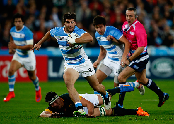LONDON, ENGLAND - OCTOBER 30:  Tomas Cubelli of Argentina breaks with the ball during the 2015 Rugby World Cup Bronze Final match between South Africa and Argentina at the Olympic Stadium on October 30, 2015 in London, United Kingdom.  (Photo by Laurence Griffiths/Getty Images)